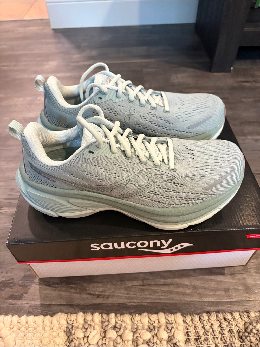 Saucony Hurricane 25